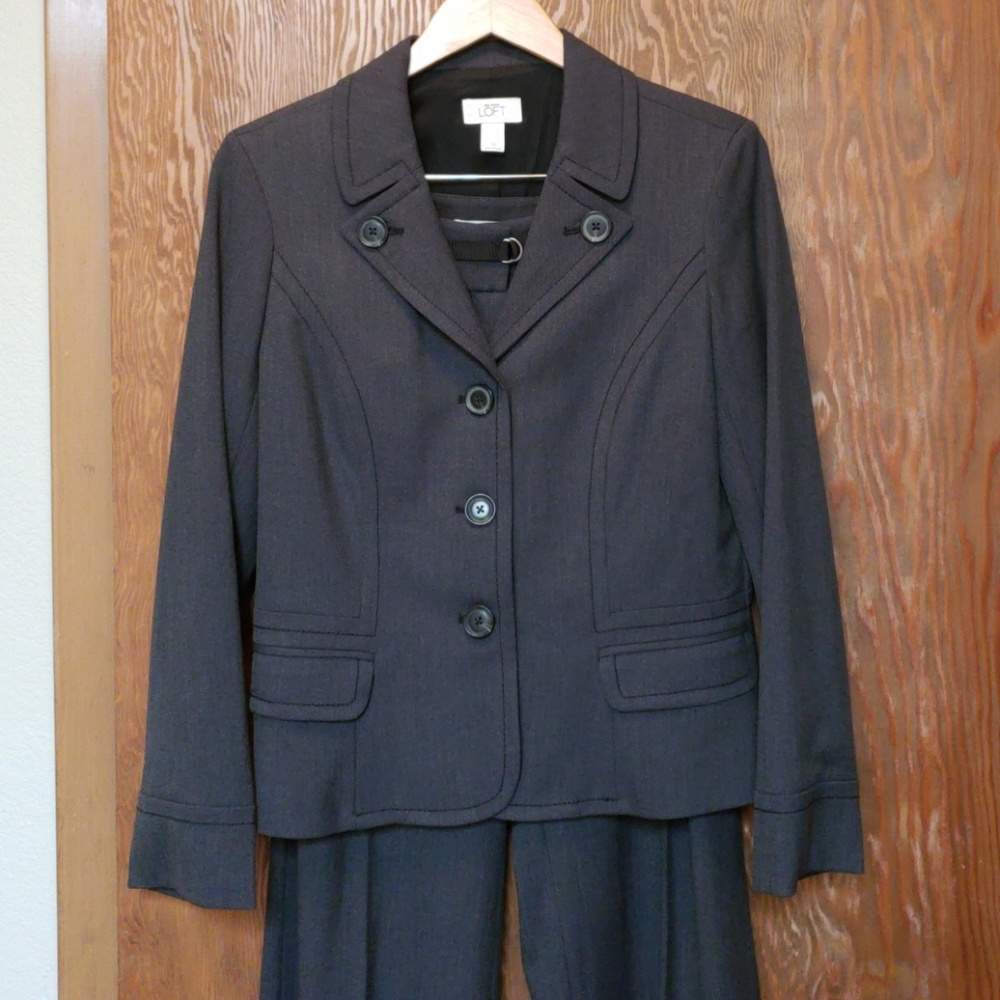 Ann Taylor Loft navy blue pant-suit Size 10